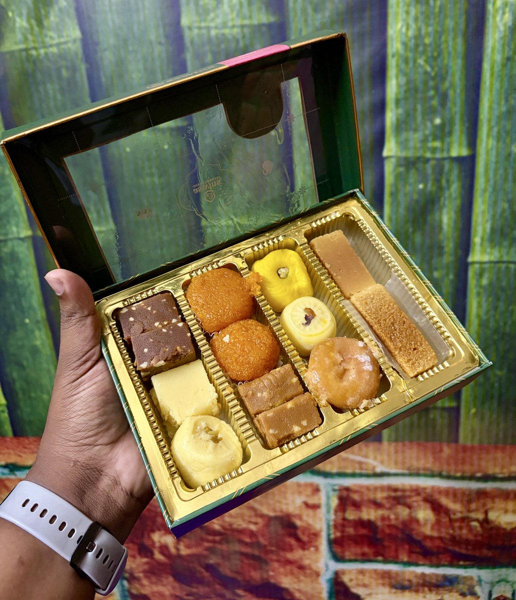 Callmelaaffir's tweet photo. 1995la vantha #Muthu padathula paathathu,
Finally 30 varusham kalichu
#DiwaliParisu  kedachiduchu guyz🤩
Thank you so much💙 @yoursjessie_ 

#Diwali2025 
#JessieVibes https://t.co/m2YF9lRypH