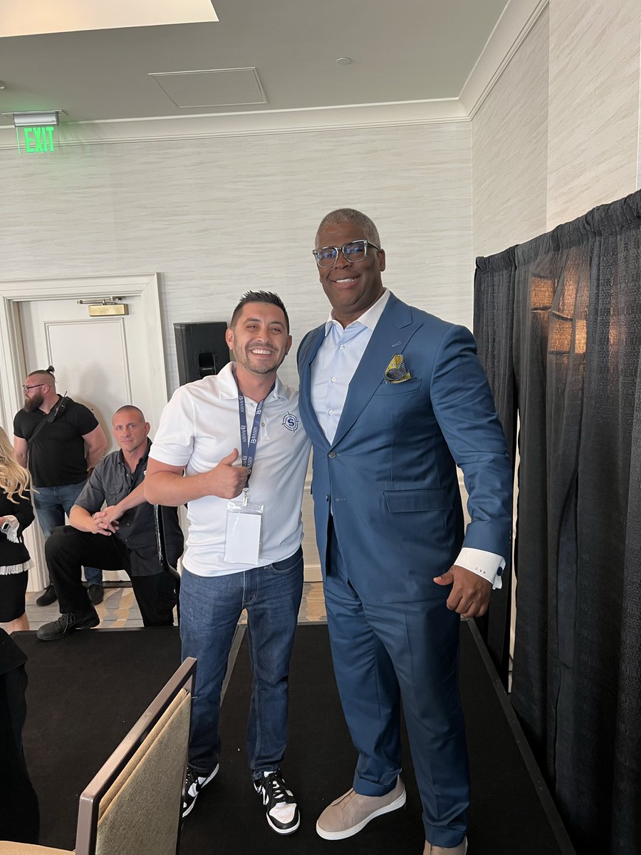 StocksniperTeam's tweet image. Great time learning and networking with the @simplertrading team at the Orlando @MoneyShow this week!

#StockSnipers #StockMarket #SimplerTrading #MoneyShow #LetsGetRichTogether