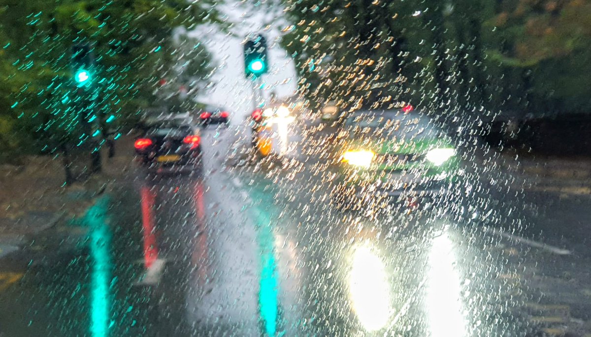 Jeans_Gems's tweet photo. Heavy Rain at #Blackrod #Bolton & flooding in #Whelley #Wigan https://t.co/KkvQkaTXH0