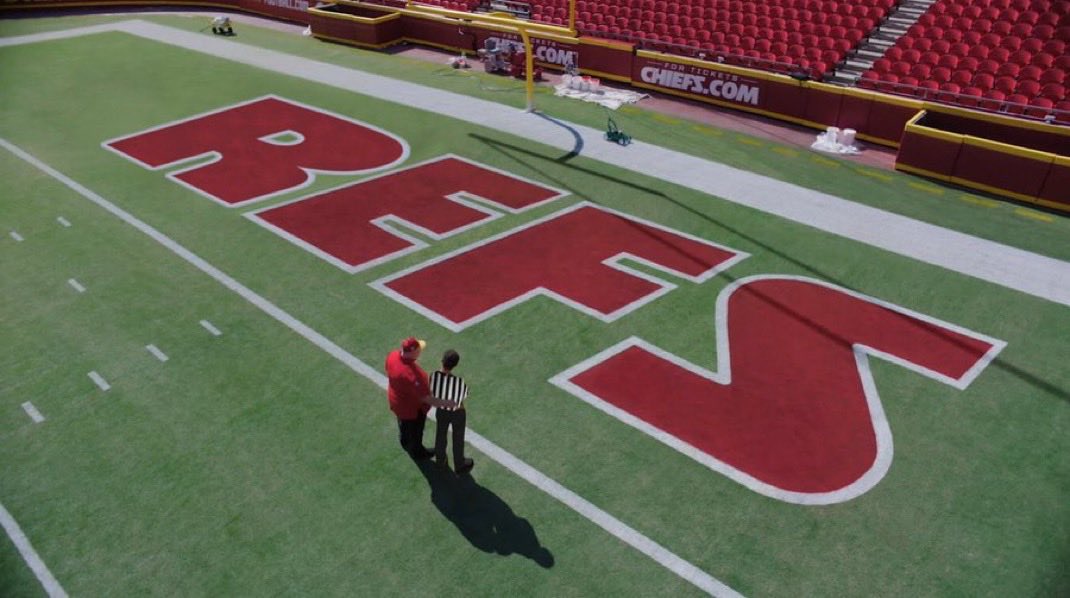 RaiderNationWW's tweet image. Don’t get me wrong, Raiders are playing badly (No surprise). But isn’t it weird how literally ANYTIME they make a good play there’s a flag? 🙃👎🏻🏴‍☠️☠️  #RaiderNation