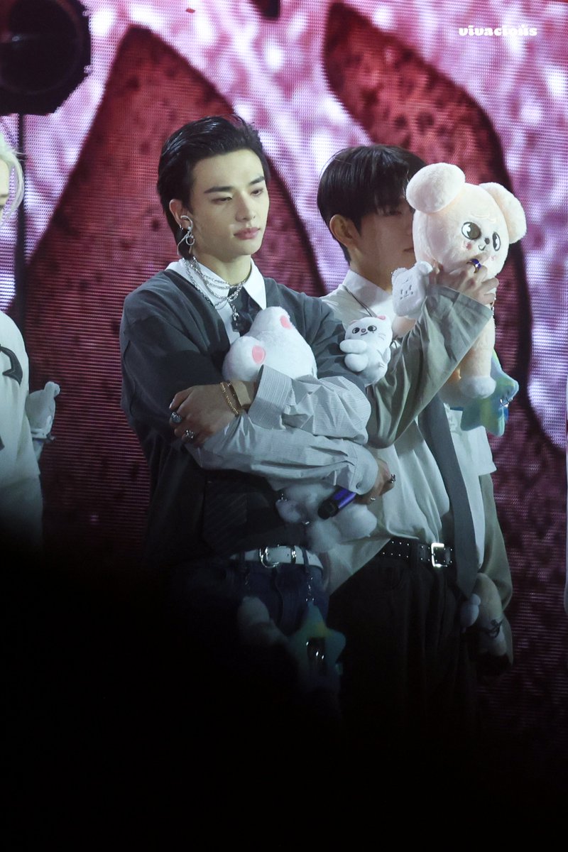 vivacioushj0320's tweet image. 251019 celebrate 콘서트 

그 말을 꺼내기 위해 얼마나 많은 생각을 했을까..

#현진 #hyunjin #스트레이키즈 #straykids