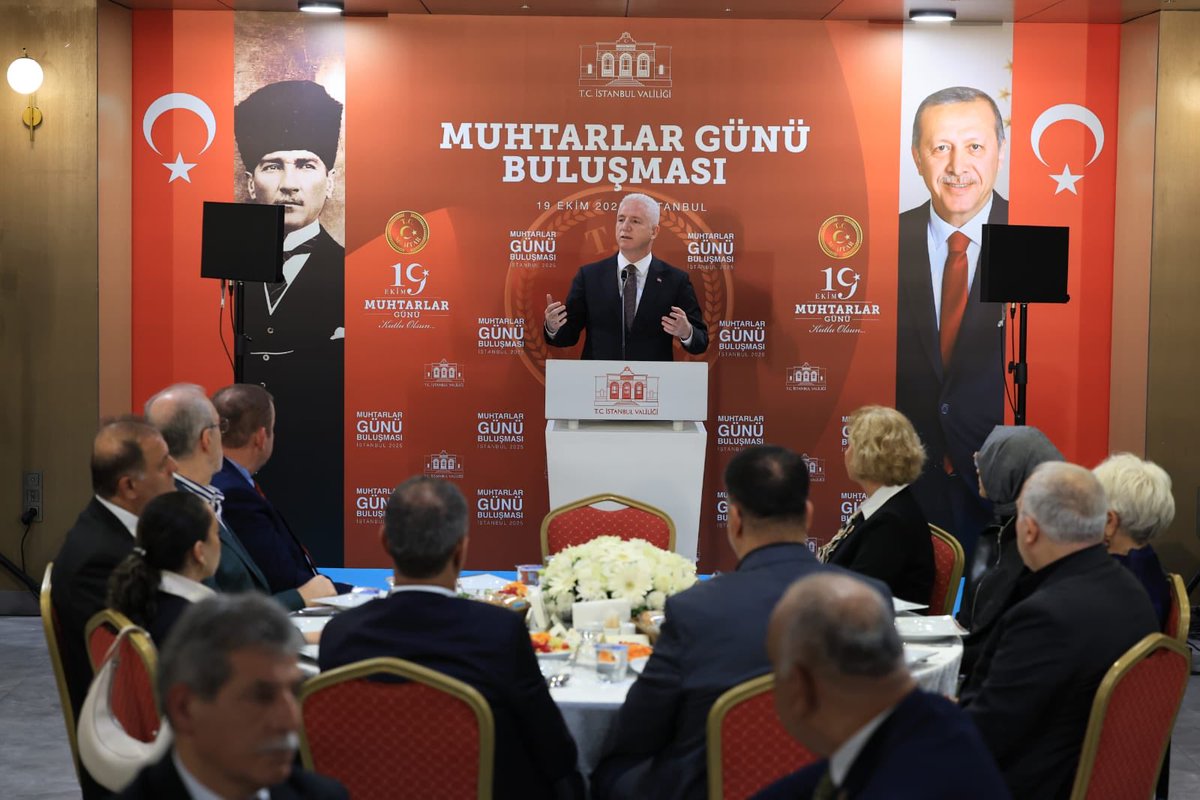 İstanbul Valimiz Sayın Davut Gül'ün 19 Ekim Muhtarlar Günü vesilesiyle düzenlediği programda İstanbul'umuzun muhtarları ile bir araya geldik.

Her birine emekleri için teşekkür ediyor, günlerini bir kez daha kutluyorum.