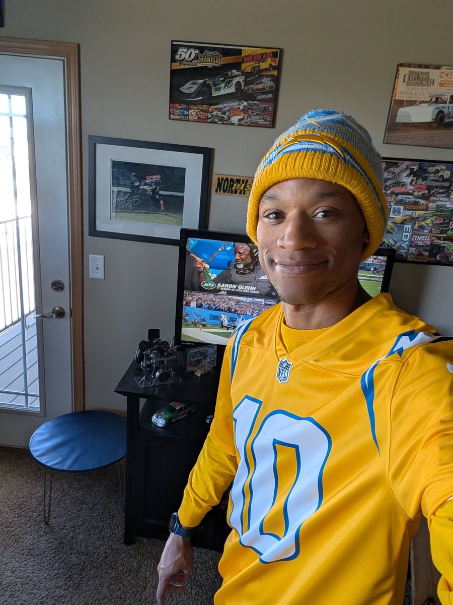 Bringing out the gold today from North Dakota! Let's go Bolts! #Boltup #Chargerpower