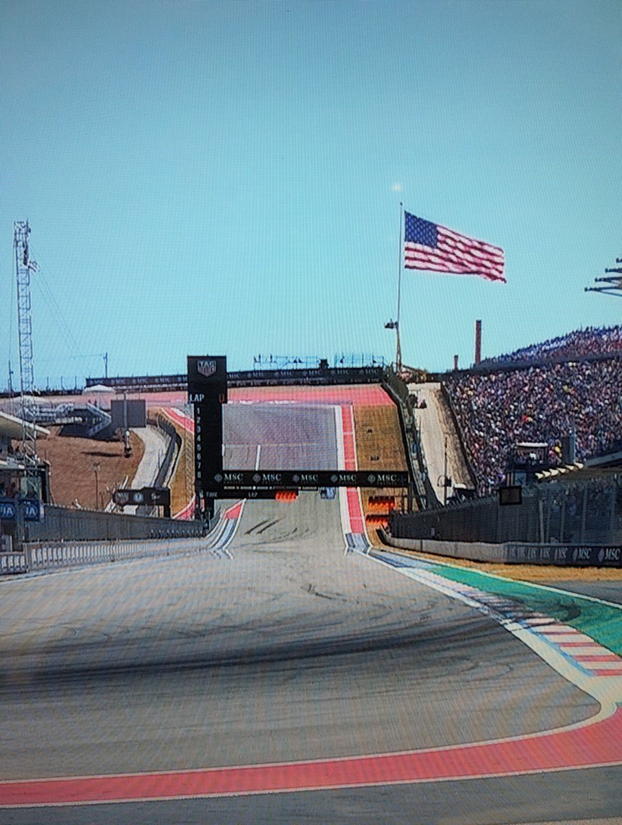 sascha348's tweet photo. このあと午前3時20分から @DAZN_JPN で @F1 アメリカGP決勝実況です！なんだかこのブースで実況するのがとても久しぶりな感じがします #f1jp #f1dazn https://t.co/Marpw4CxCu