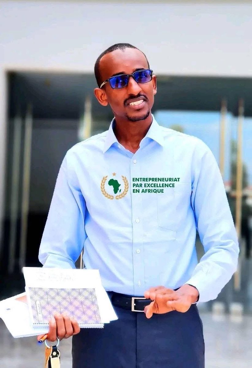 « _#Tchad 🇷🇴 : "Il a refusé de vendre son compte TikTok pour plus de 100 millions de CFA."
   Surnommé le "Génie Mathématicien", Mahamat Alhabib Idriss est le promoteur de l'Académie des Sciences. Passionné par l'enseignement, Mahamat est également un excellent créateur de