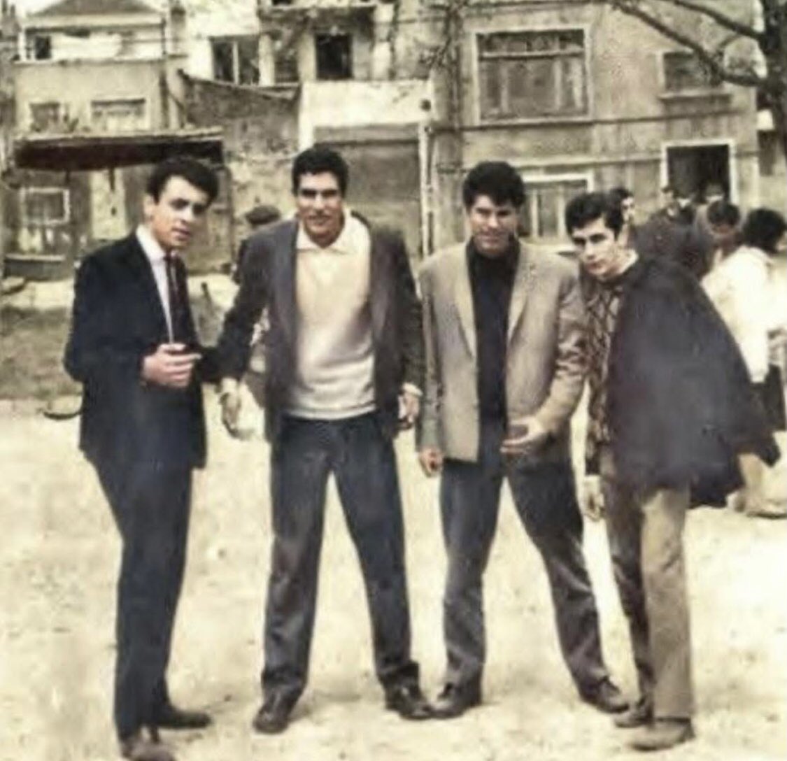 Deniz Gezmiş “Suçsuzluğumuz, ezilmişliğimiz kadar meşru, alın terimiz kadar kutsaldır. Tek suçumuz geri kalmış bir ülkenin çocukları olmamız.”
Günümüzde, o günlerden daha da geriyiz..