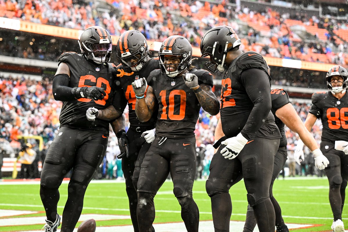 Browns's tweet image. i mean just look at that face 😁