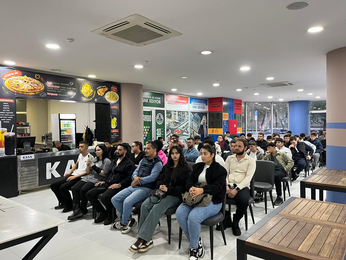 📍Menemen Bowling Salonu
“İzmir Yeni Seçmen Buluşuyor” serimizin üçüncüsünü başarıyla gerçekleştirdik!
Yeni seçmenin dinamizmi ve enerjisinin eğlenceyle buluştuğu bu güzel gecede bizleri yalnız bırakmayan Gençlik Kolları Teşkilat Başkanımız Muhammed Fatih Kılıç’a teşekkür ederiz.