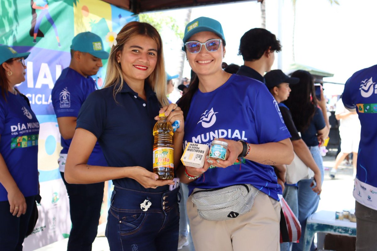 ¡Avanza con éxito la celebración del Día Mundial del Aceite de Cocina Reciclado en las playas de El Rodadero!

Una jornada llena de conciencia ambiental organizada por Fedepalma - Aceite de Palma 100% Colombiano, en alianza con <a href="/MinAmbienteCo/">MinAmbiente Colombia</a>, <a href="/SantaMartaDTCH/">Alcaldía de Santa Marta</a>, <a href="/Acodresmag/">Acodrés Magdalena</a>,