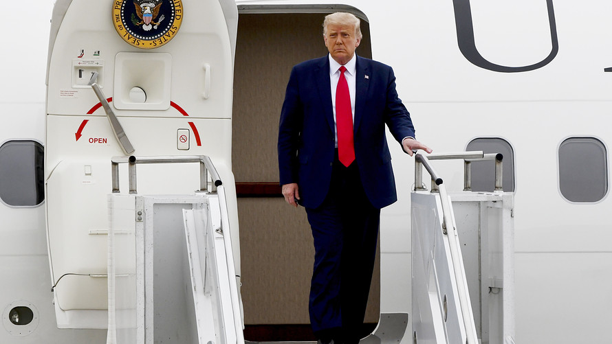 BREAKING: The U.S. Secret Service discovered a suspicious hunting stand positioned with a clear view of the area where President Trump disembarks from Air Force One at Palm Beach International Airport, according to Fox News. 

"Prior to the President’s return to West Palm Beach,