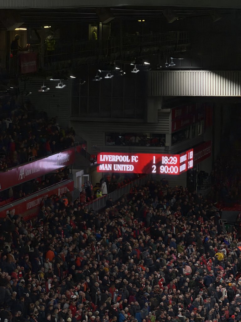 زعيم انجلترا هو واحد لايتغير زعيم انجلترا ثابت للأبد

ظهرنا على مشاهدة الكُرة القدم الإنجليزية وهو امر امامنا بين أعيننا ومازال كذلك

مانشستر يونايتد'الزعيم'❤️