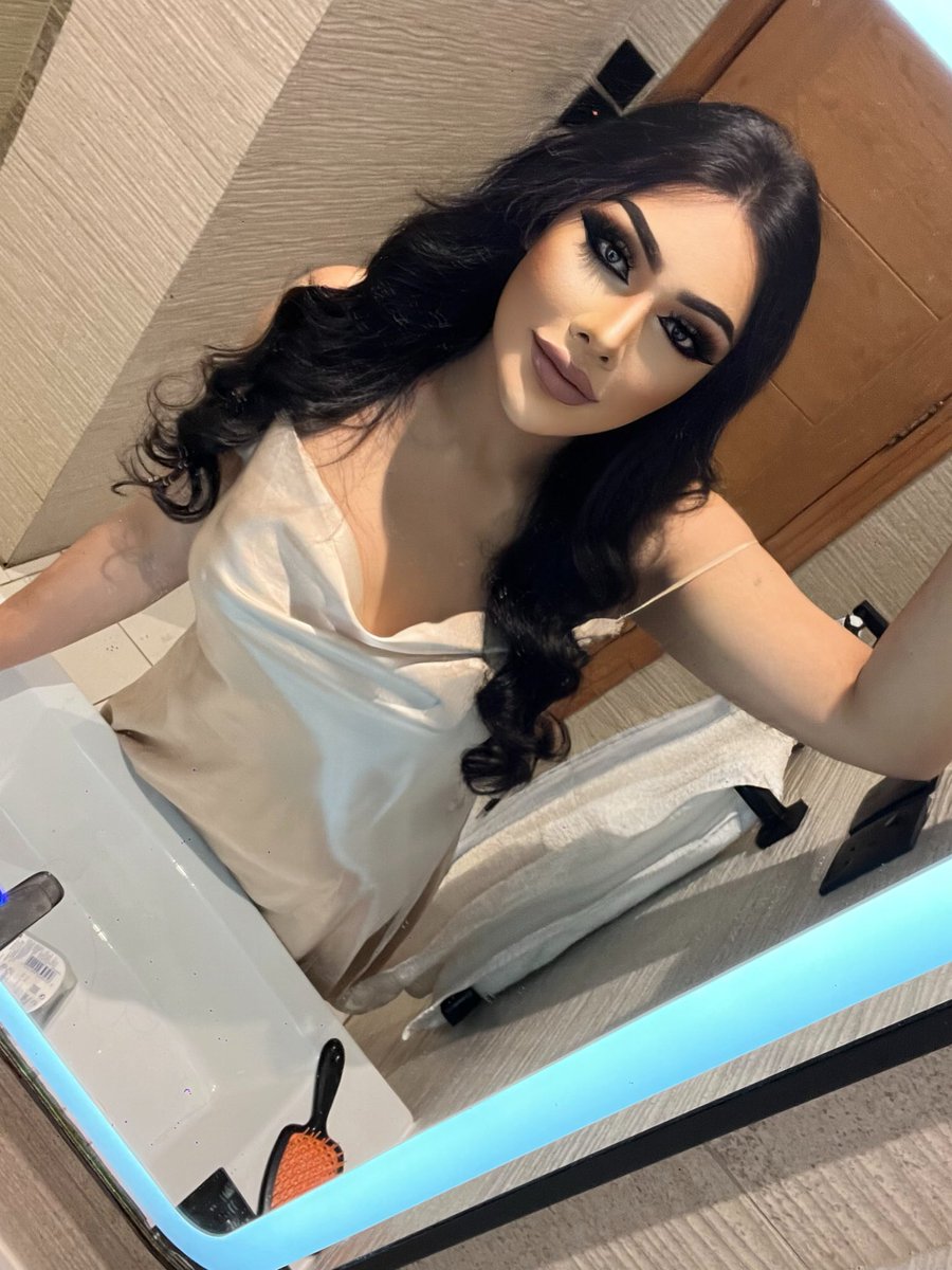 uddber's tweet image. #jeddah_ladyboy 
#ladyboy_jeddah
#ladyboy_both_in_jeddah