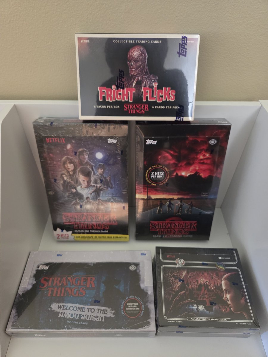 STRANGER THINGS HOBBY BOX LOT 🚨

SEASON 1
SEASON 2
UPSIDE DOWN (SEASON 3)
SEASON 4
FRIGHT FLICKS 

1200$ Shipped.

Retweets Appreciated! 🚨