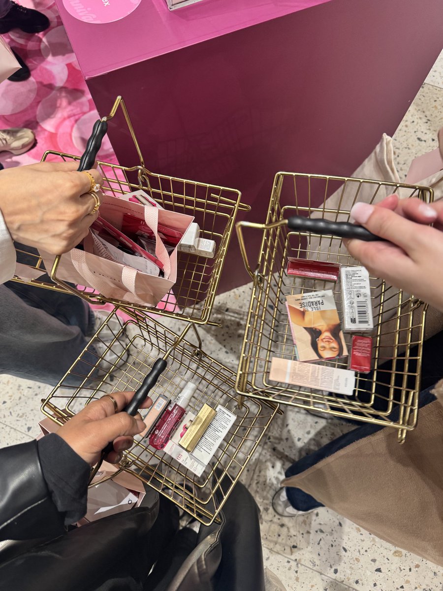 yvsmin_'s tweet image. dates with my girls heal me