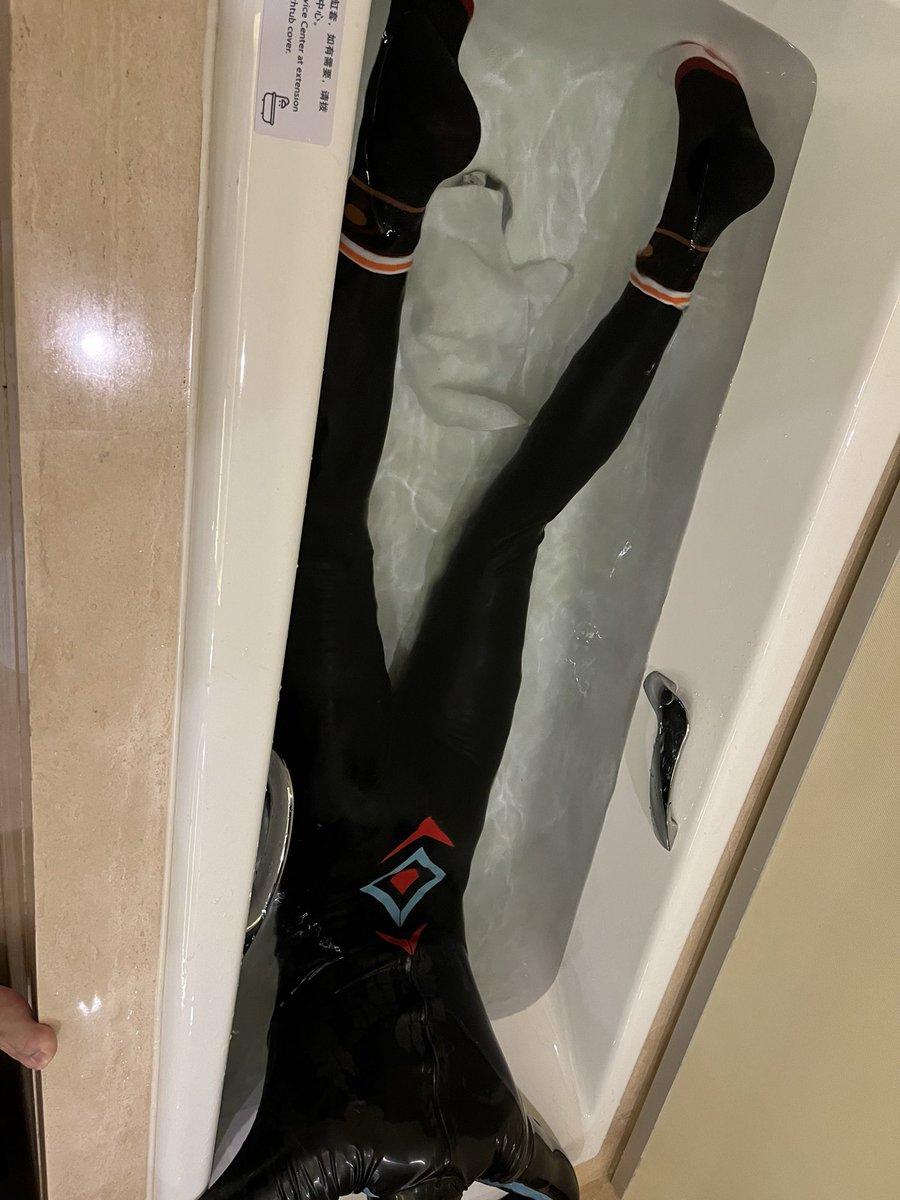 要一起来泡泡澡放松一下嘛～