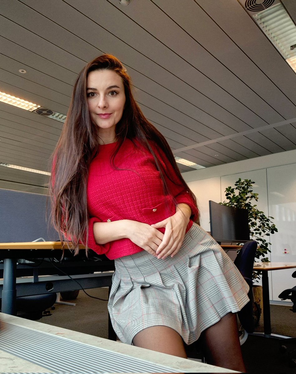 Girl loves coding 👩💻 tweet media