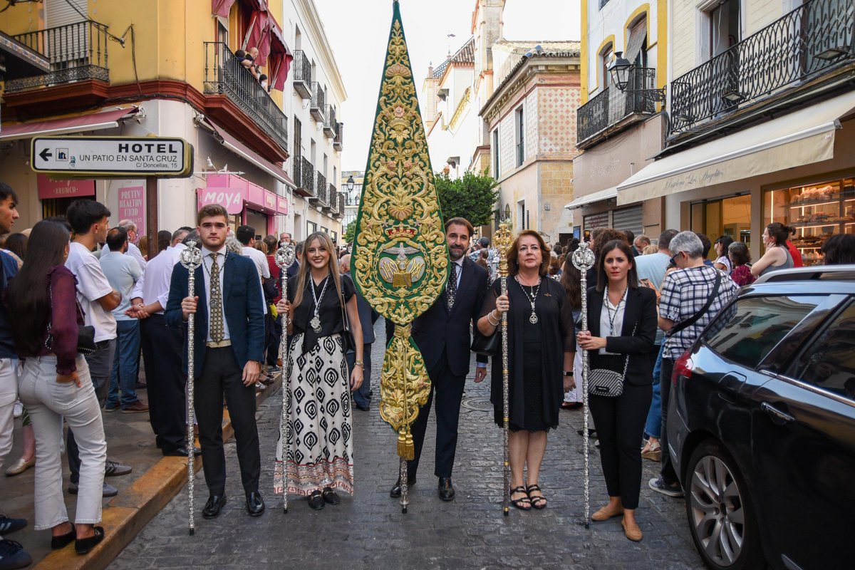 #Hermandad | Una representación de nuestra Hermandad, formada por miembros de la Junta de Gobierno, ha acompañado a la Función Principal y a la Solemne Procesión de la querida <a href="/HdadNieves/">Hdad. de las Nieves de Sevilla</a>.

Gracias por acogernos siempre con tanto cariño y por hacernos sentir como en casa, en el