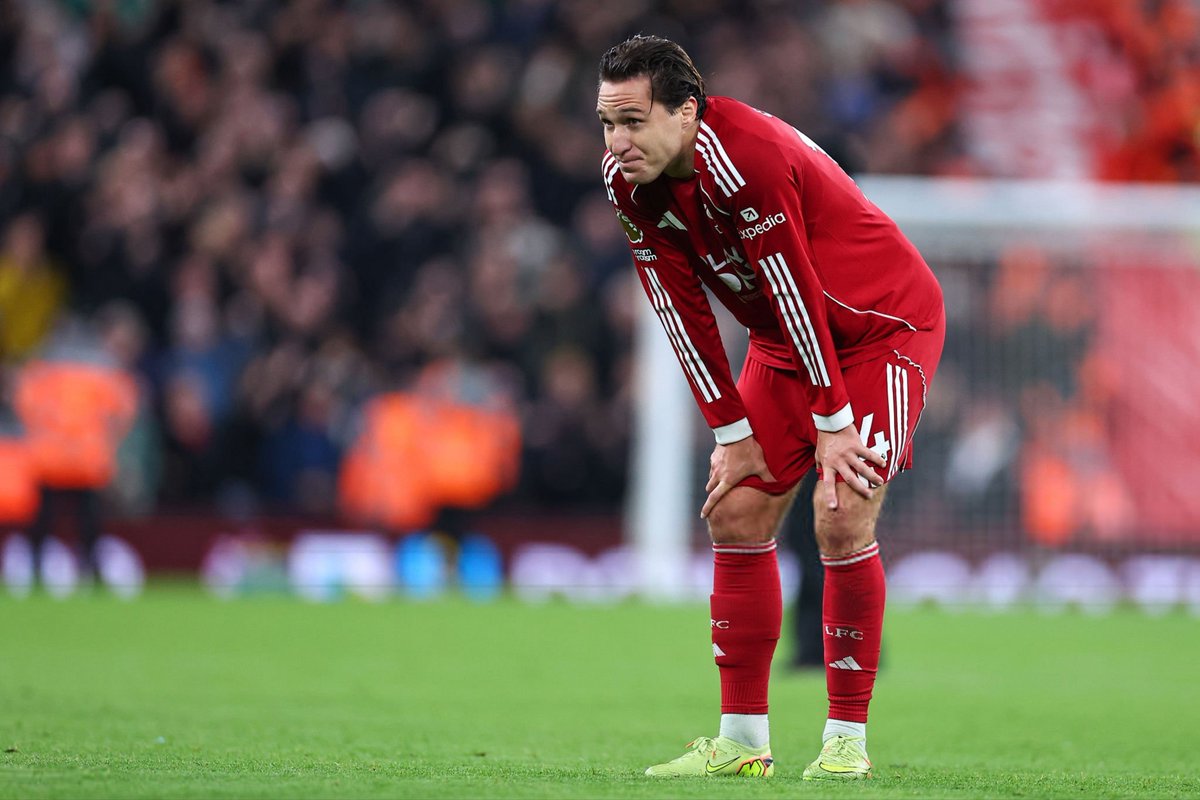 fedechiesaHQ's tweet photo. Federico chiesa —- heartbreak 💔

Liverpool v Manchester United - Premier League

#Liverpool #PremierLeague https://t.co/xwVSS241bh