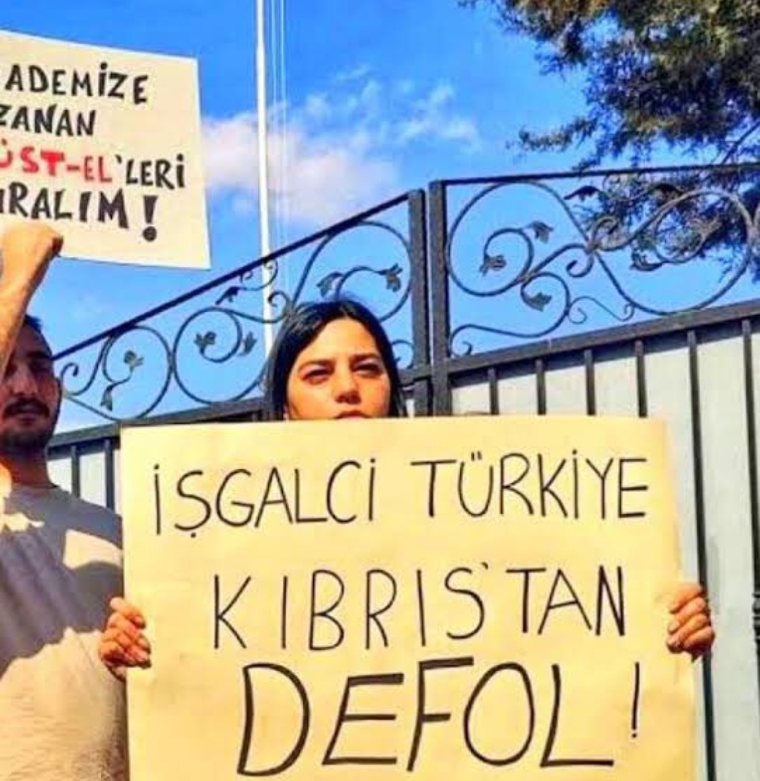 KKTC’de seçim, bir demokrasi meselesi olmaktan çıkarılıp, Türkiye karşıtı cephe inşasına dönmüştür.

Kuzey Kıbrıs, Türkiye Ekseni’nden çıkarılıp İsrail-Yunanistan-Rum Kesimi eksenine hapsedilecek.

Doğrudan Türkiye'yi hedef alan bir tehdit oluşturulacak. 

Gazze'deki soykırım
