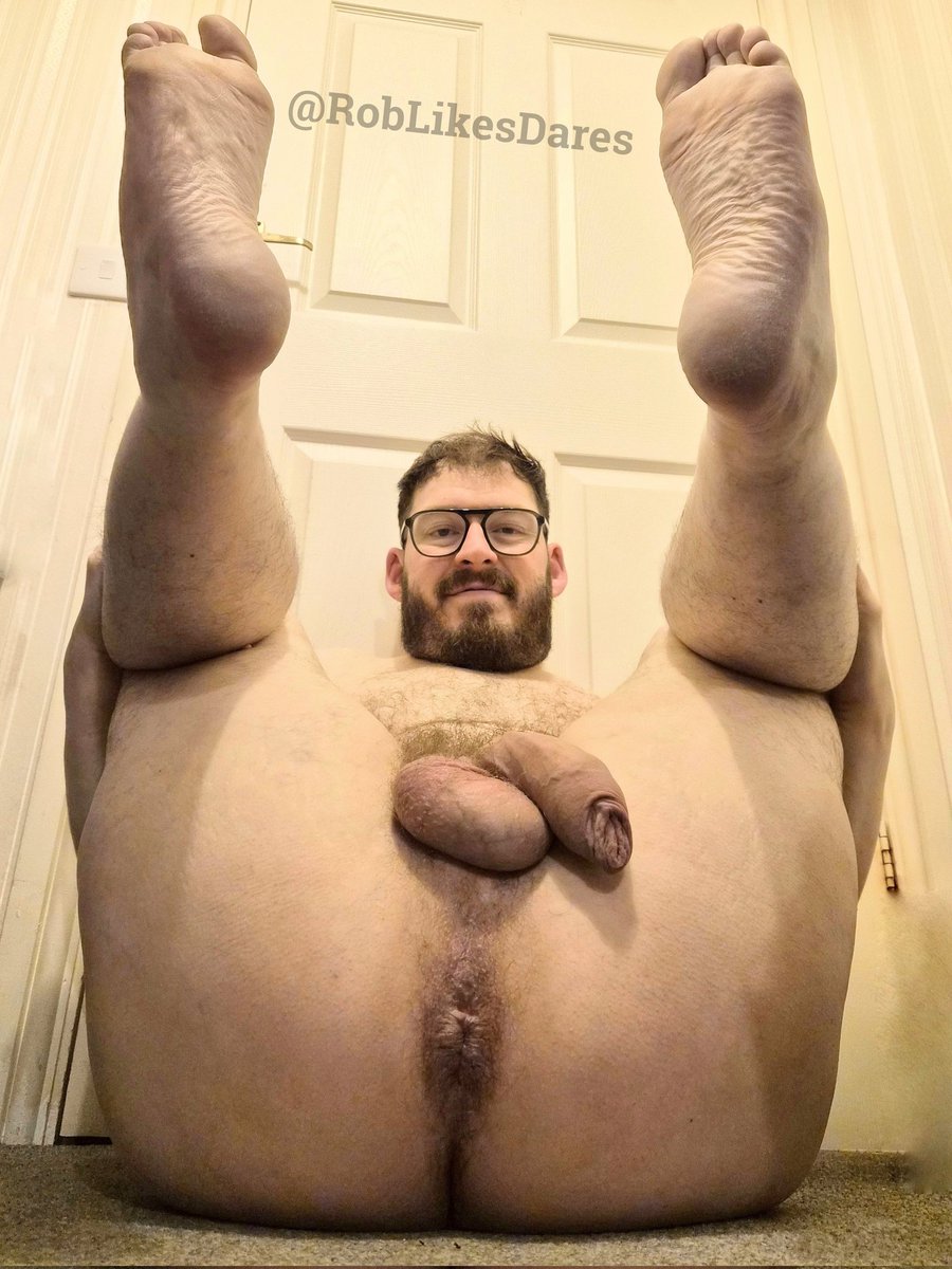 Naked Sunday showing everything off 😉

#RobLikesDares