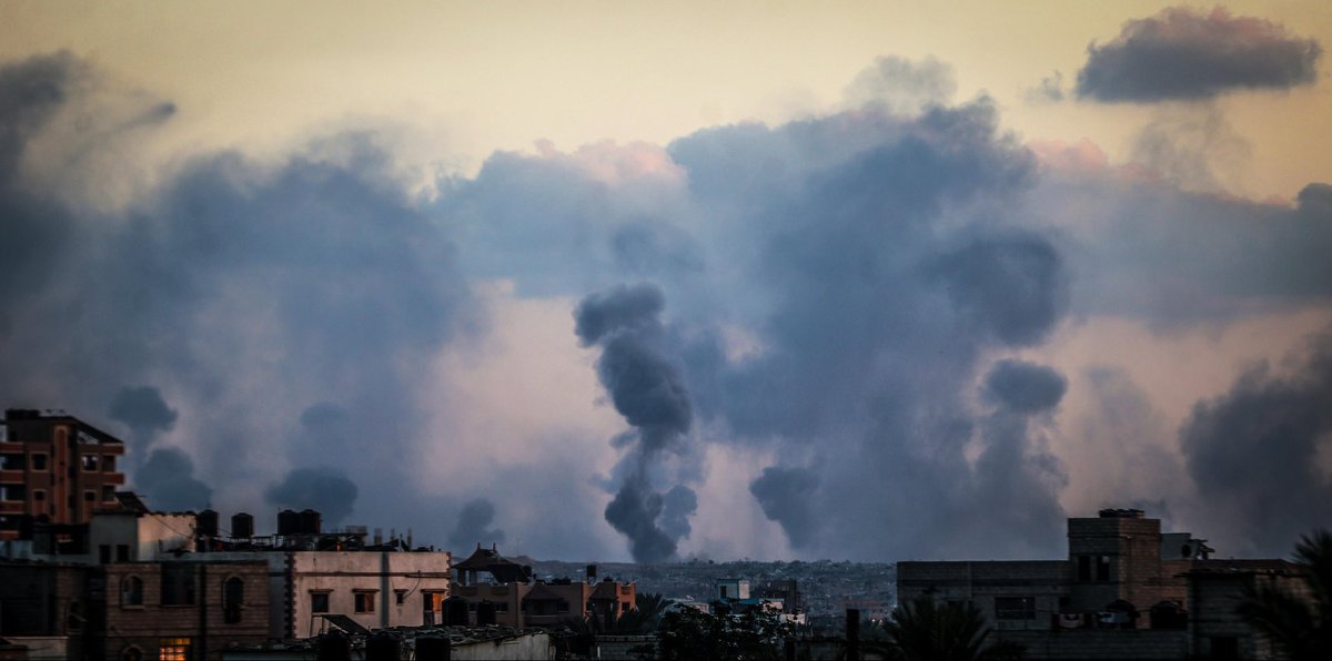 DiaaRomaima's tweet image. حركة صهيونية مفضوحة : اسرائيل أرادت أن تقول للعالم لو أجتمع قادات العرب الخونة وحتى لو حضر ترامب الخائن العجوز بنفسه القمة فلن يقف أمامنا أحد . ترامب ليس سوى ألعوبة بأيدينا نحركه متى نشاء . عليهم لعنة الله..  غزة تحت القصف اليوم
جولة  من الصراع قالها السيد القائد يحفظه الله