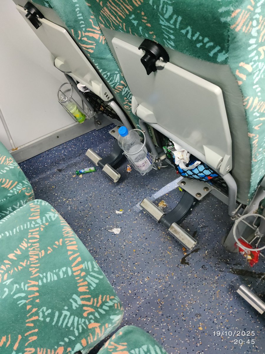 public_pulseIN's tweet image. Indians and their civic sense!!! 🤦‍♂️

AC Chair Car coach of Intercity Express - littered like a dustbin.

How hard is it to carry your waste till the bin?

#civicsense #waste