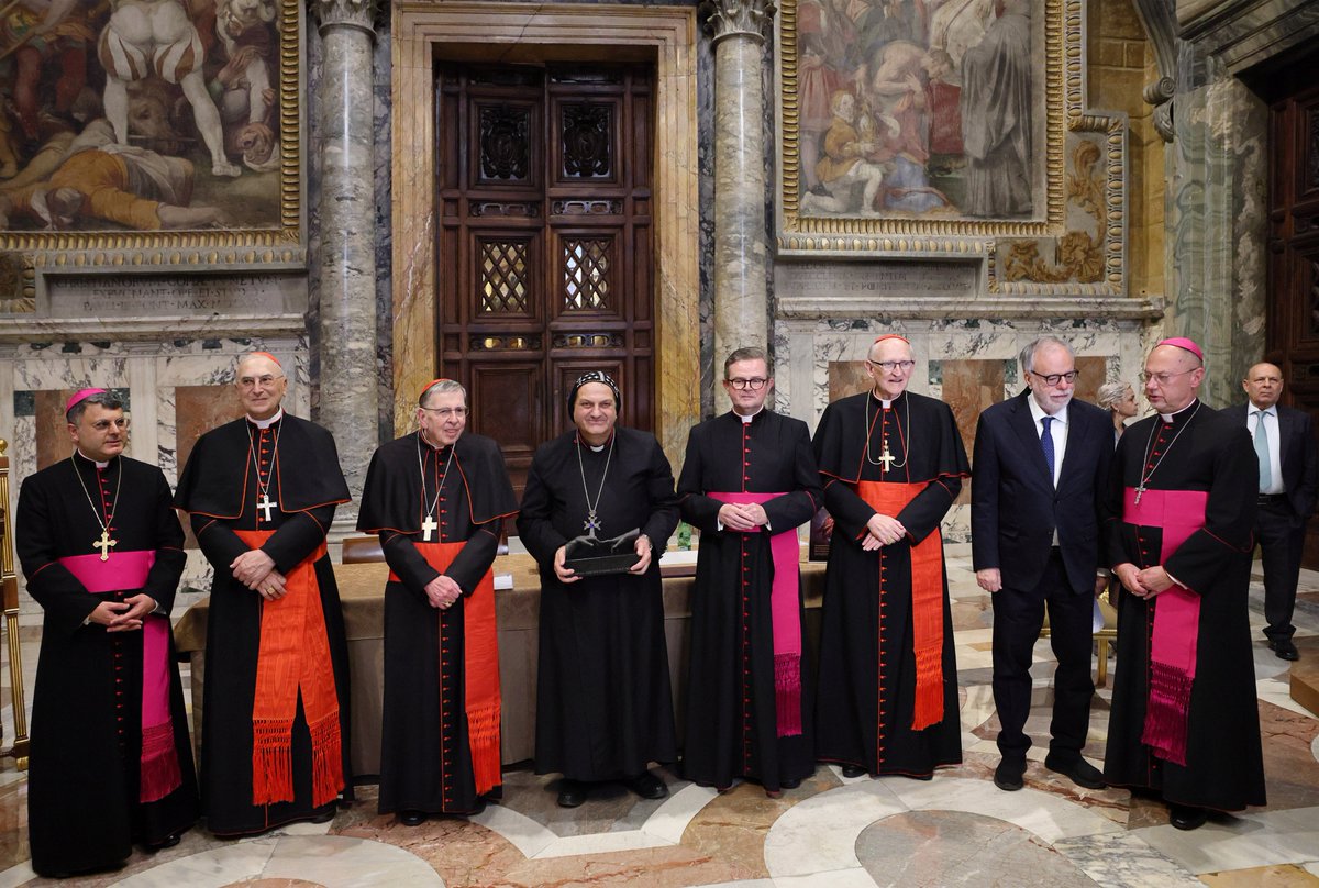 VaticanJP2's tweet photo. 🔴 Yesterday at the Apostolic Palace, our Foundation presented the St. John Paul II Award “Premio San Giovanni Paolo II” to Archbishop Jacques Mourad. We invite you to read more and view the full photo gallery!

See:
🔹  All photos from the meeting with journalists in Rome (October 17, 2025): https://t.co/bIf0e7YZBD
🔹  All photos from the “Premio San Giovanni Paolo II” Gala at the Vatican (October 18, 2025): https://t.co/u9EMC4RJgD

Read:
🔹  Article by @VaticanNews: https://t.co/NtCUYjXuOe
🔹  Article by @arochoju for @OSV: https://t.co/H1tneWvkD1, also at @CatholicReview: https://t.co/N0VoODhZe9 & @DetroitCatholic: https://t.co/aTl4A05tUR