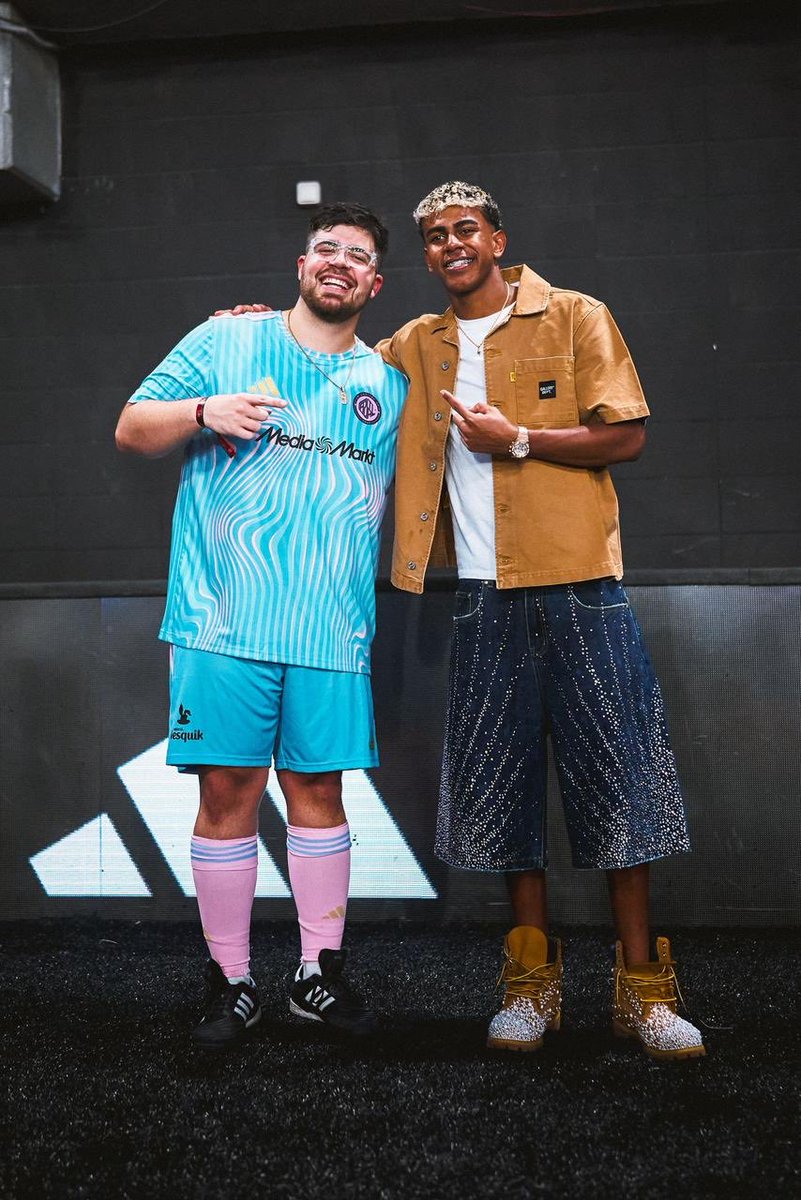 LACOBRAAA Out of Context tweet media