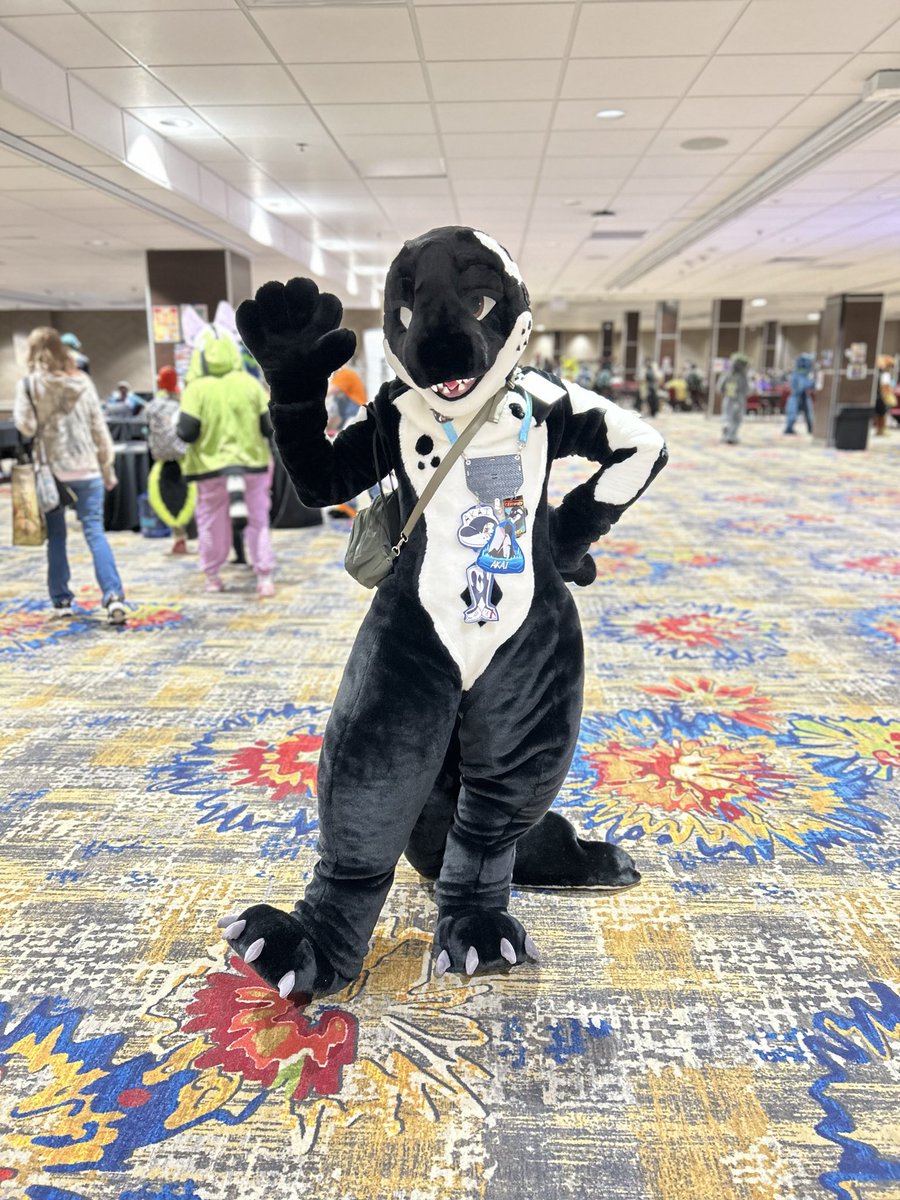 My fursuit buying experience with <a href="/TWS_Fursuits/">🧶Thread’s🧵</a> :

Pay my maker $5200

Tell me it will be done before BLFC 2025 (~8 months from when I paid)

Extremely communicative

Very, very detailed design process

Arrives to me a week before BLFC

Absolute smash-hit of a fursuit

Profit 🐳