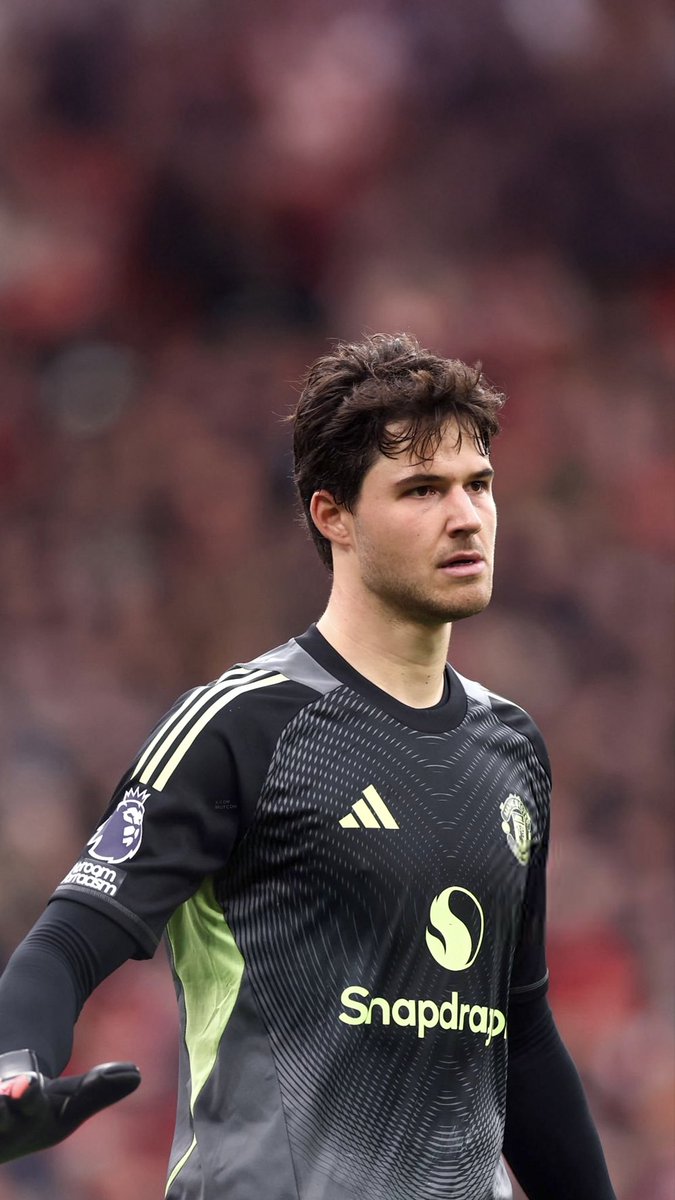 مباراة كانت ممتازة فيه ثلاث أمور مهمة : 

1- جلد الليفر على أرضه بأسوى مستوانا 
2 - إبداع هذا الحارس ومؤشرات تبشر بالخير
3- عودة و مكانة ماغواير لما عهدناه سابقاً 
فوز مهم و يعطي دافع معنوي للاعبين لإكمال الموسم على هذة الوتيرة الجباره .
مبروك الفوز يا زعماء❤️‍🔥.
#MUFC