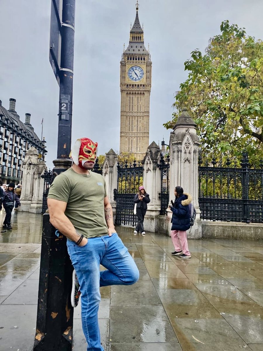 🇬🇧✨ El CMLL conquista Londres
Después de su exitosa participación en las funciones de FantasticaMania UK 2025, los representantes del Consejo Mundial de Lucha Libre aprovecharon su estancia para disfrutar y conocer algunos de los lugares más emblemáticos de la ciudad de Londres.
