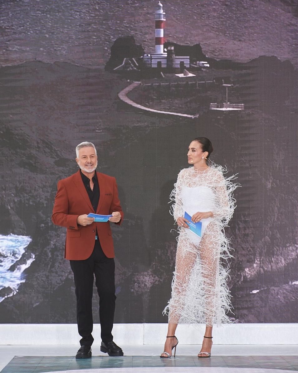 OfficialNievesA's tweet image. Una noche mágica en la 8ª edición de la @tenerifefbca 
Un honor presentar este evento que une moda, talento y mar en un mismo escenario.
Gracias, Tenerife 💫

@VisitTenerifeES @costa_adeje @tenerifemoda 
#TenerifeDespiertaEmociones #TFBCA #CostaAdeje #TenerifeModa