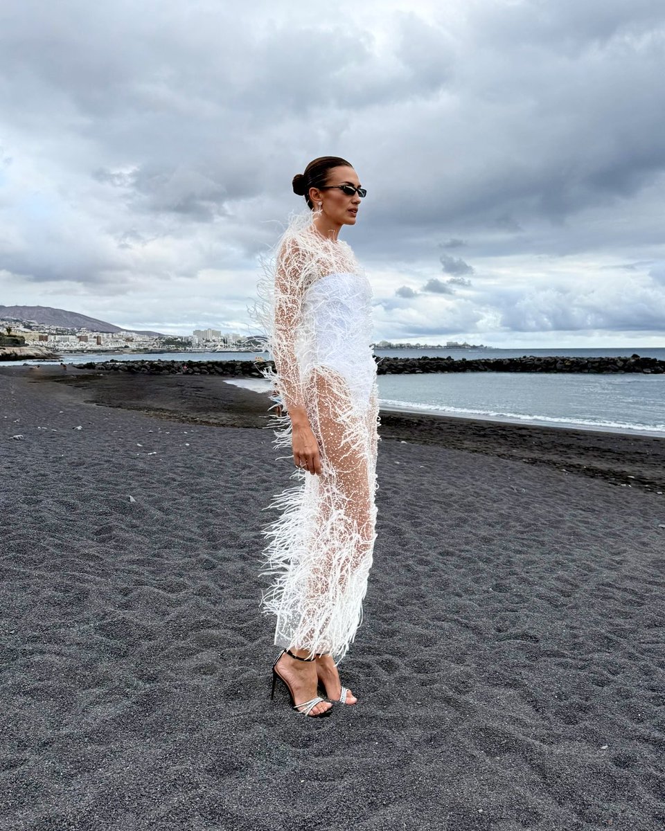 OfficialNievesA's tweet image. Una noche mágica en la 8ª edición de la @tenerifefbca 
Un honor presentar este evento que une moda, talento y mar en un mismo escenario.
Gracias, Tenerife 💫

@VisitTenerifeES @costa_adeje @tenerifemoda 
#TenerifeDespiertaEmociones #TFBCA #CostaAdeje #TenerifeModa