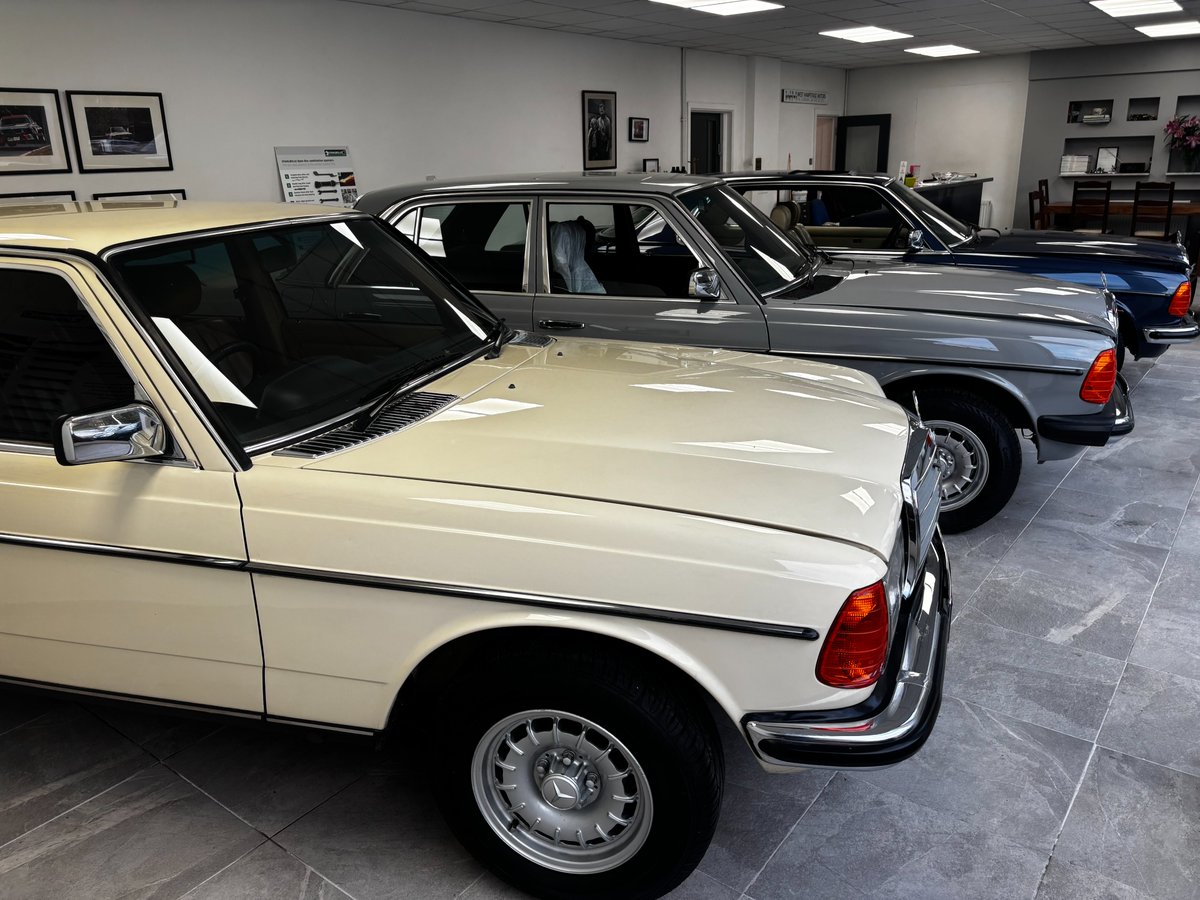 Sunday evening 50yrs on.
A showroom in London you can now actually go in and inspect/ test drive a Fully restored W123 Mercedes-Benz, with warranty as new. No road tax/U.l.e.z to pay either, what's not to like? NW5 4AY