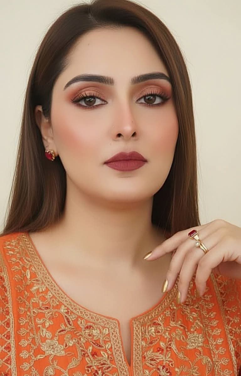 عورت کی خوبصورتی اسکی اپنی ذات پہ اطمینان کے علاؤہ کچھ بھی نہیں😇🙂‍↔️