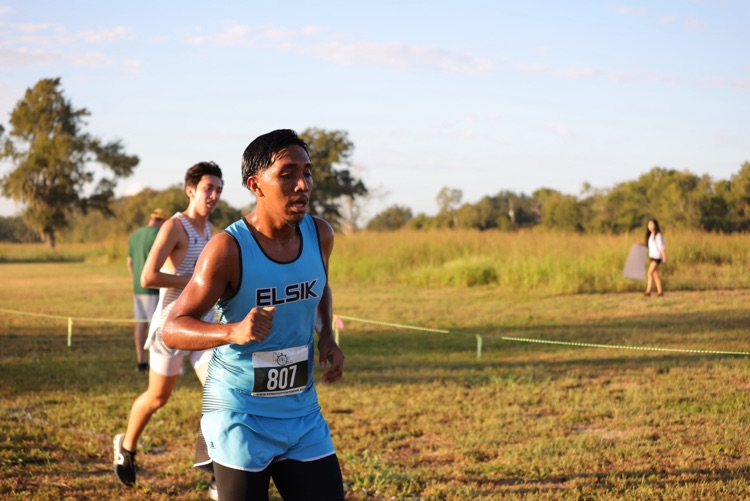 ElsikHighSchool's tweet photo. Check out the incredible photos from our student photographers at the 20-6A Cross Country Meet! They captured the spirit and determination of our runners. #ElsikPride #GoRams #XC https://t.co/rsyDJTNqfQ