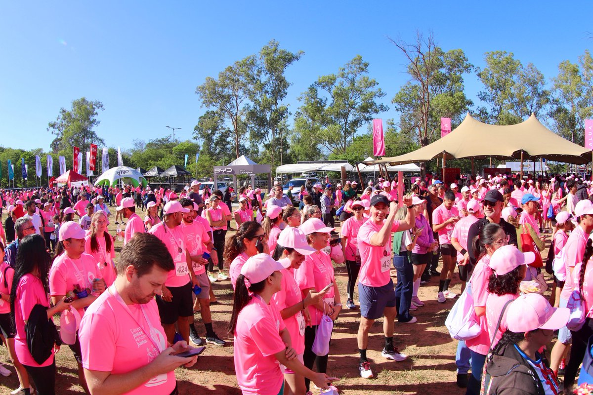 AngieDuartePy's tweet photo. 🙋🏽♀️ ¡Hagamos de la prevención una tradición!
Celebramos el Día Mundial de la Lucha contra el #CáncerDeMama apoyando la gran corrida solidaria de la #FUNCA en el Parque Ñu Guasu.
🏃♀️💗 Una jornada que une deporte, salud y esperanza.
🔍 Detectar a tiempo salva vidas. https://t.co/tKyMws5rZ9