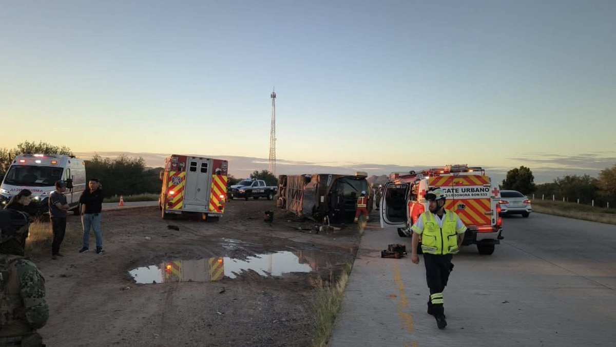 🔴 TUFESA AYUDÓ A HUIR A CHOFERES TRAS TRÁGICO ACCIDENTE EN EL QUE PERDIERON LA VIDA SIETE PERSONAS 🚨🚌

Sobrevivientes del trágico accidente ocurrido la madrugada del jueves en la carretera Guaymas–Hermosillo, donde murieron al menos siete personas y más de una docena