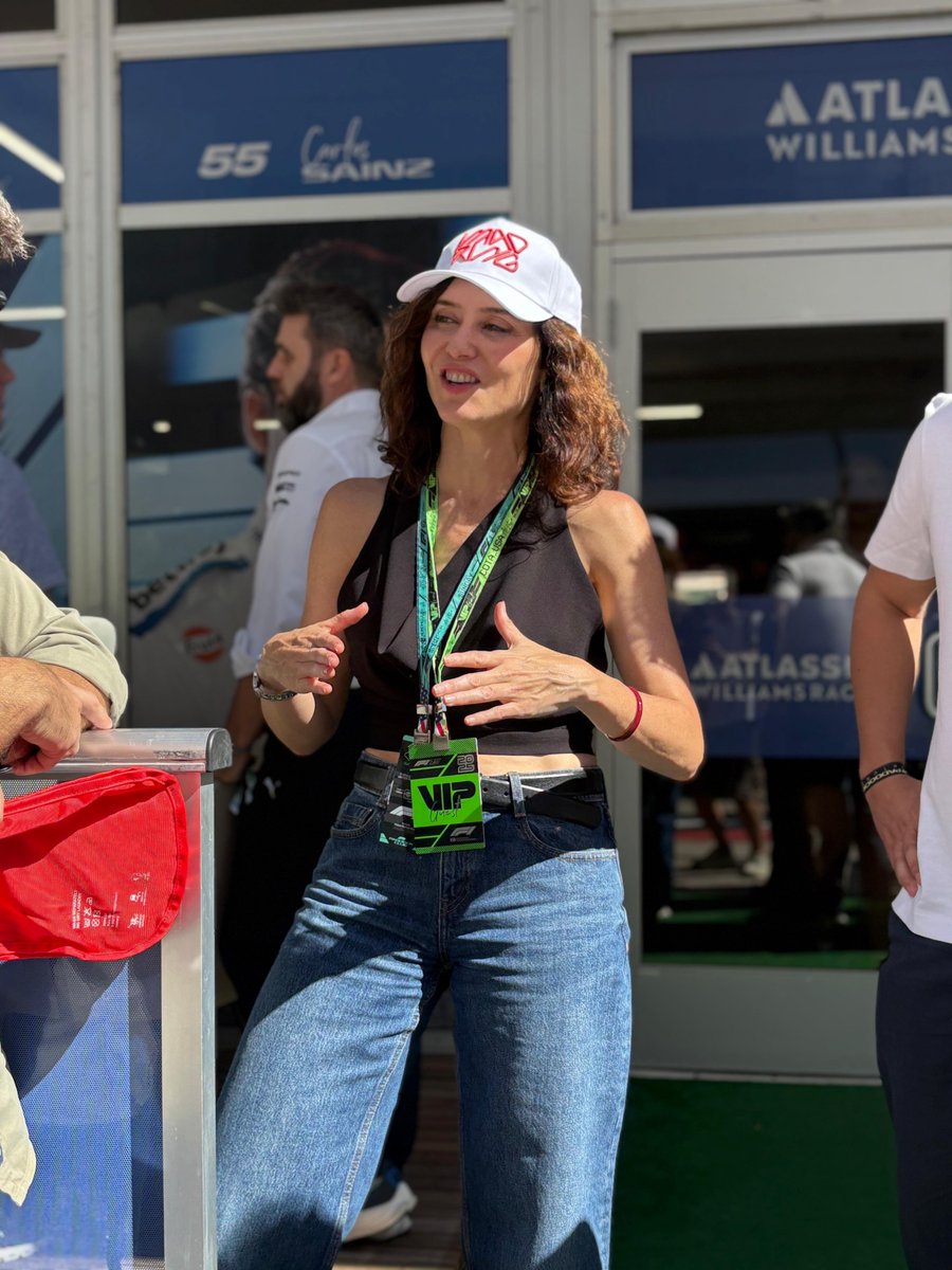 Diaz Ayuso en la <a href="/F1/">Formula 1</a> 
La presidenta de la <a href="/ComunidadMadrid/">Comunidad de Madrid</a> <a href="/IdiazAyuso/">Isabel Díaz Ayuso</a> mantuvo un encuentro con <a href="/Carlossainz55/">Carlos Sainz</a> , embajador del G.P. de España de <a href="/F1/">Formula 1</a> 2026 en el circuito de Austin <a href="/COTA/">Circuit of The Americas</a> ,como parte de su viaje a Estados Unidos, donde además de reunirse con empresas americanas,