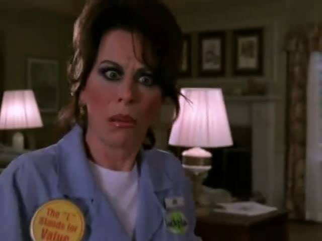 El maquillaje parece parodia como cuando a Lois le piden que se vea más arreglada y la maquillan como prostituta 🤣
