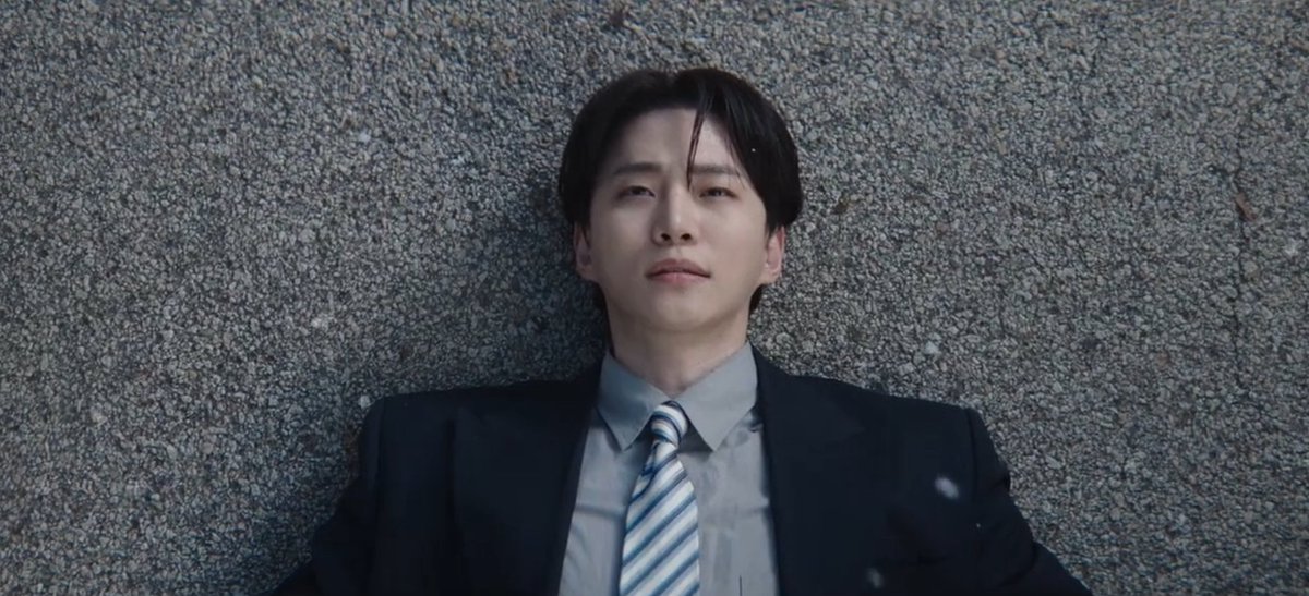 "Üzüntü savaşabileceğin bir şey değil ki. Onun geçip gitmesine izin verirsin"