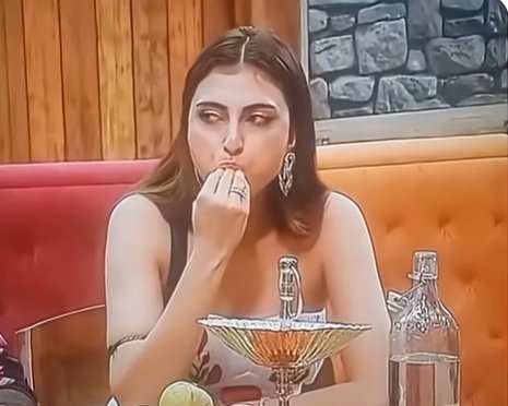 kabhi is Chudail Ne Khana Khaya Nahi He Lagta He..? 🤣

#BiggBoss19 #AmaalMallik