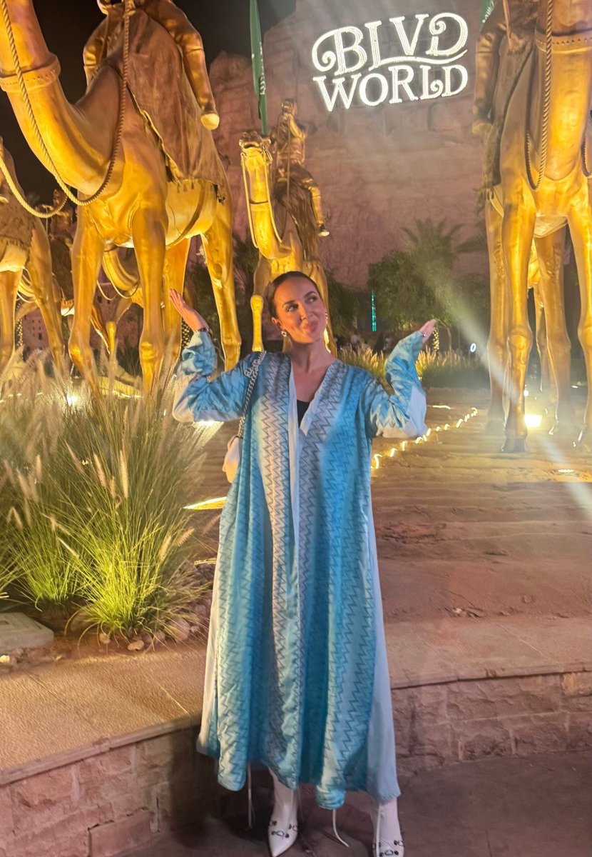 HotAndJustMessy's tweet image. Saudi ALWAYS gives me princess treatment whenever I arrive. 🥰