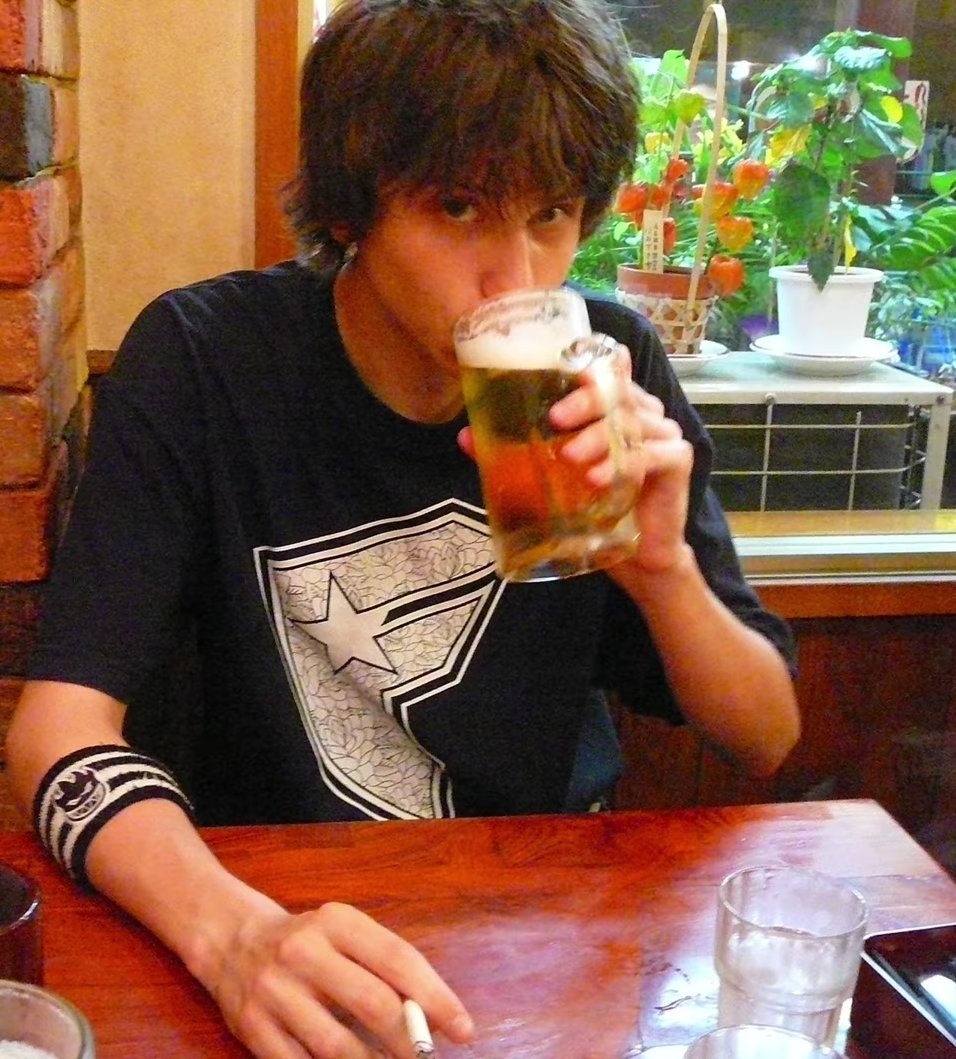 kingmxmus's tweet image. hola nueva foto de Rubius Japon 2009, te volviste mi favorita