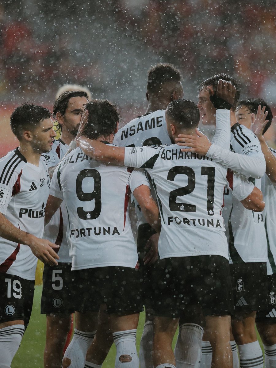 Is not over…
The energy of the group, the strength of the heart. Nothing is finished. 🙏🏾⚽️ 💚🤍❤️ #Legia