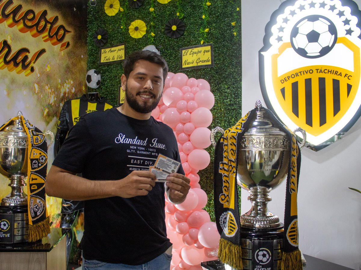 DvoTachira's tweet photo. 🥳 Nadie se quiere perder la fiesta que tendremos en Pueblo Nuevo, durante la Fase Final 🔥

🪪 Aún tienes posibilidad de abonarte, en la Tienda Aurinegra laboraremos hasta las 4:00pm

🚌 En Peribeca está activa la Ruta Aurinegra, frente a la plaza Bolívar, hasta las 6:00 de la tarde 🤝

#VamosTáchira 💛🖤