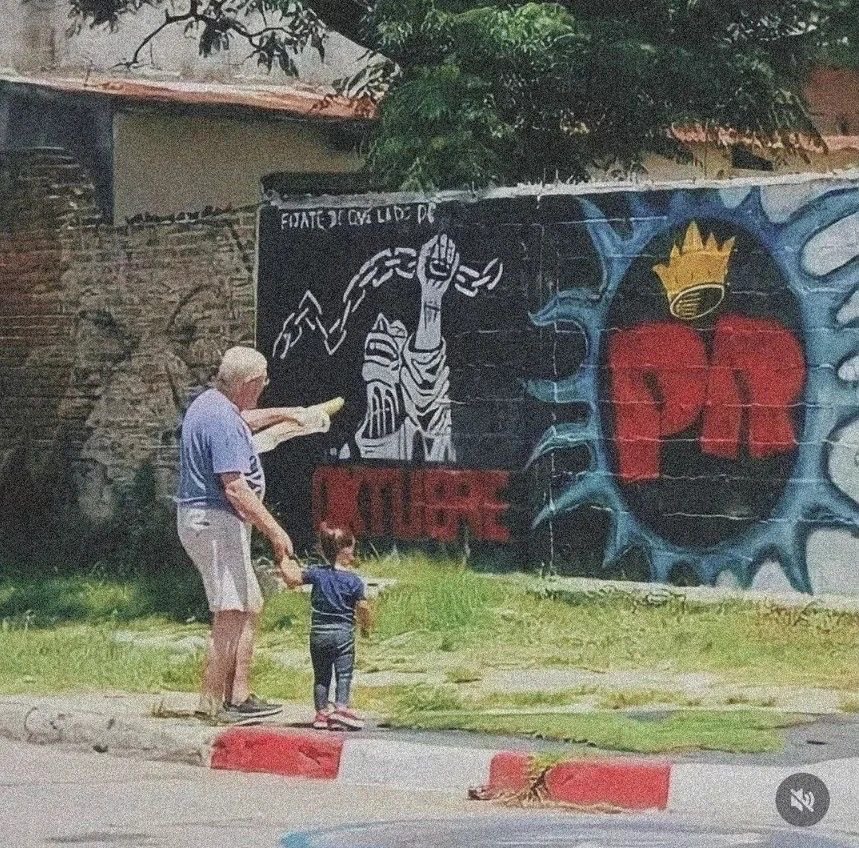 hoy le enseñé epicas batallas de rap del frikismo a mi sobrino chico
me sentí así: