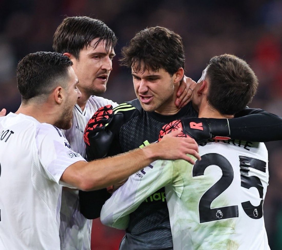 HazaUTD's tweet image. Never felt more safe in my life than I have with these two as my keepers😭❤️ #MUFC