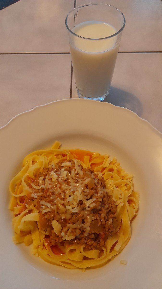 SwedishGamester's tweet image. #DinnerIsServed: pasta bolognese and a glass of milk!
I know it's really #TooLate to eat but I didn't feel like cooking until now. It feels like this #weekend have just #vanished, even though I've done lots of things and been quite #productive, I am way behind on lots of things!