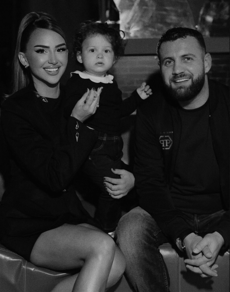 misteriozee's tweet photo. sa shume e kane enderruar kte viziten ne backstage—premtimet e luit vazhdojne ta bejne akoma me te bukur historine dhe dashurine e tyre fjale per fjale dhe pike per pike❤️i dua dhe cdo fjale eshte e paket,per t’i pershkru ket nurin e bukur qe kane te tre. https://t.co/53S6bK1QEd